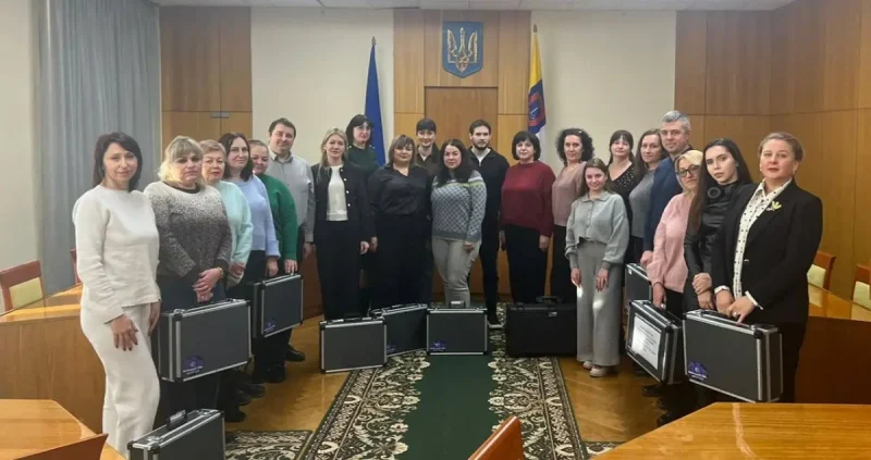 10 громад Одеської області отримали мобільні офіси для послуг