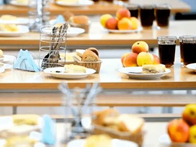 Мільйони субвенцій і сухпайки: що з харчуванням школярів Одеси та області