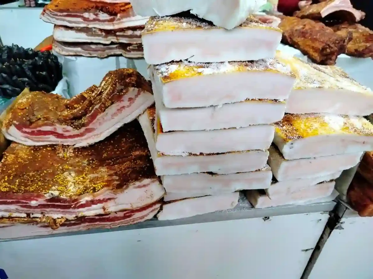 Сало на одеському Привозі