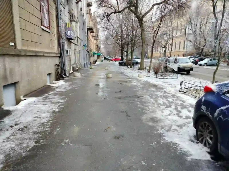 Ожеледь на вулиці Університестка в Одесі