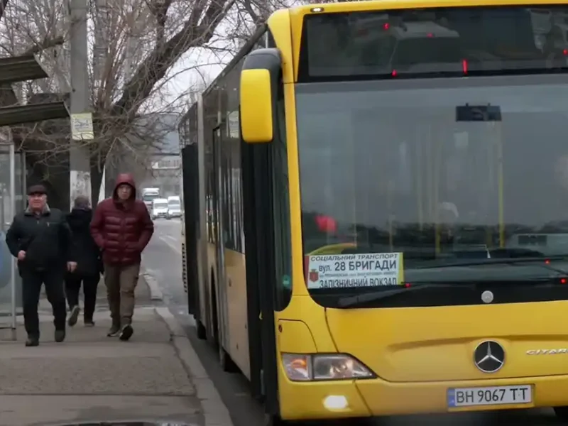 Вопросы о графиках и расписании социальных автобусов в Одессе: почему молчит городская власть