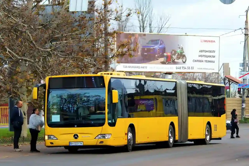 Соціальний автобус на маршруті