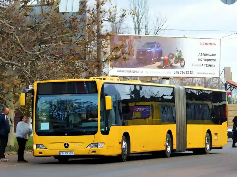 Соціальний автобус на маршруті