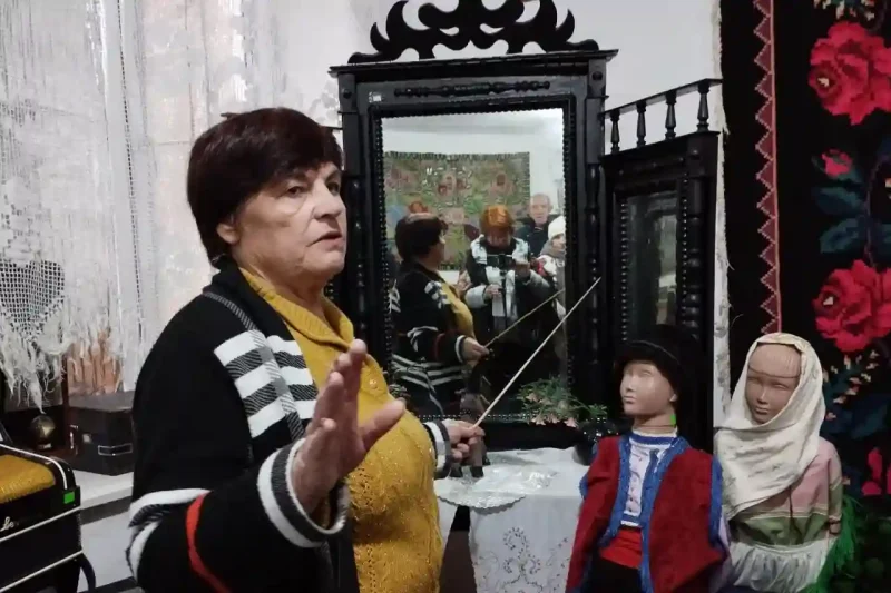 Старовинне дзеркало у музеї