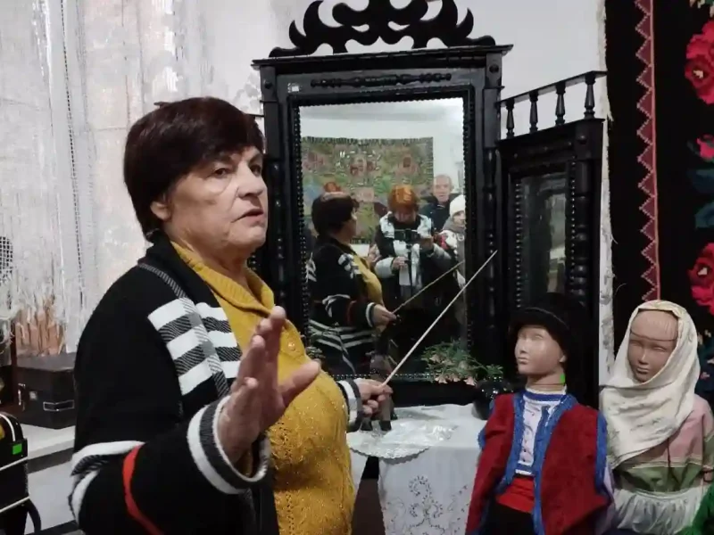 Старовинне дзеркало у музеї