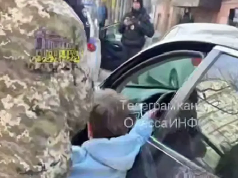 Силовое задержание ТЦК в Одессе, скриншот с видео