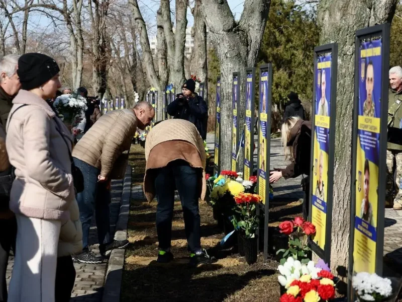В Одессе открыли новые стенды на Аллее героев