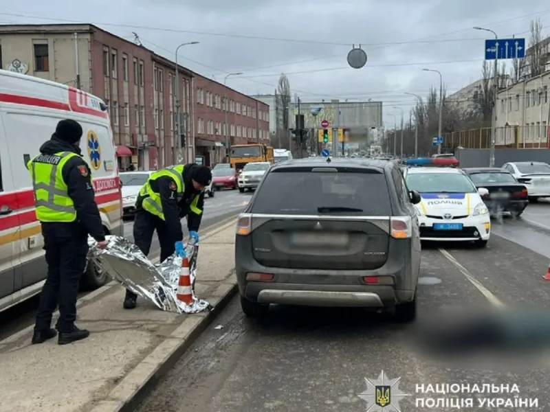 В Одесі на Балківській Mitsubishi на смерть збив жінку