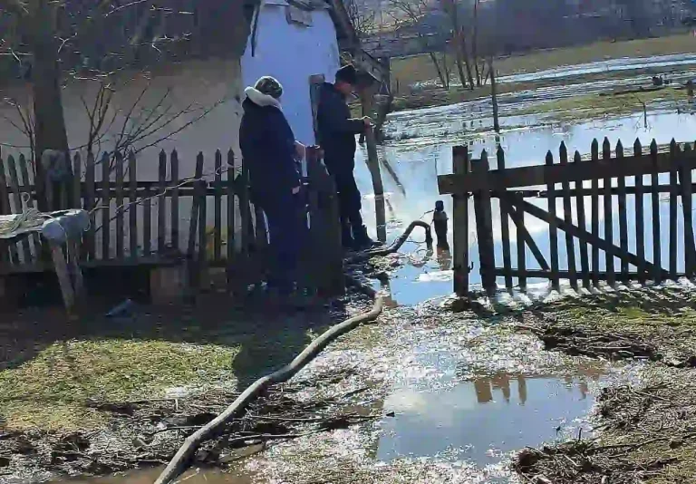 Повінь наробила біди