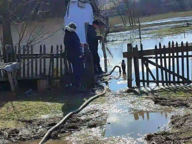 Повінь наробила біди