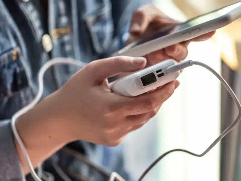 телефон на зарядці