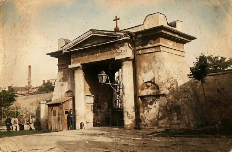 1 Християнське кладовище в Одесі в'їздні ворота