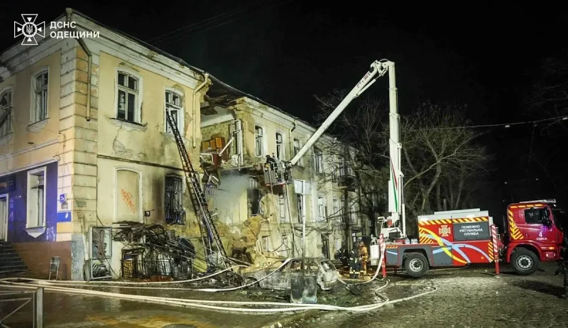 Одеські рятувальники показали наслідки нічної атаки