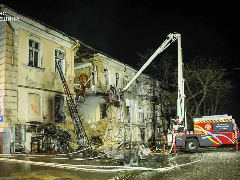Одеські рятувальники показали наслідки нічної атаки