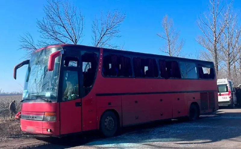 На Харьковщине: вражеский дрон атаковал рейсовый автобус с пассажирами, в результате чего погиб водитель и четверо людей ранены