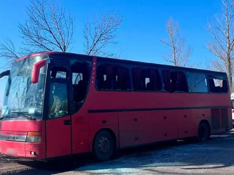 На Харьковщине: вражеский дрон атаковал рейсовый автобус с пассажирами, в результате чего погиб водитель и четверо людей ранены