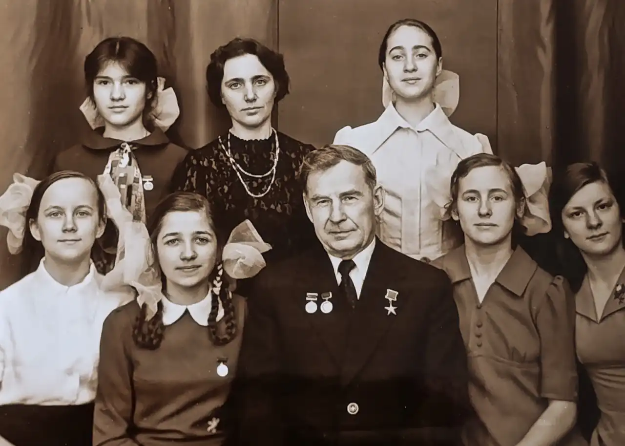 Фото на згадку з академіком Ф. Кириченко в Одесі