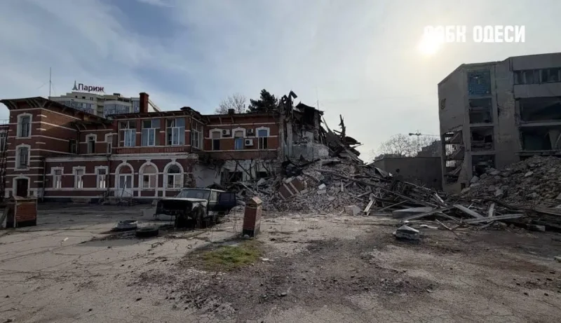 Скандал в Одессе: застройщик ночью начал демонтаж зданий на Французском бульваре, 10