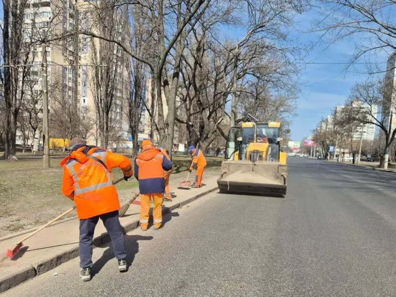 Одесские коммунальщики за работой