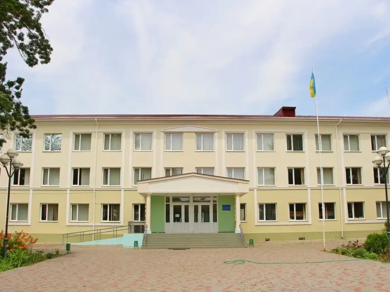 Здание Троицкого лицея Любашевского поссовета Подольского района Одесской области