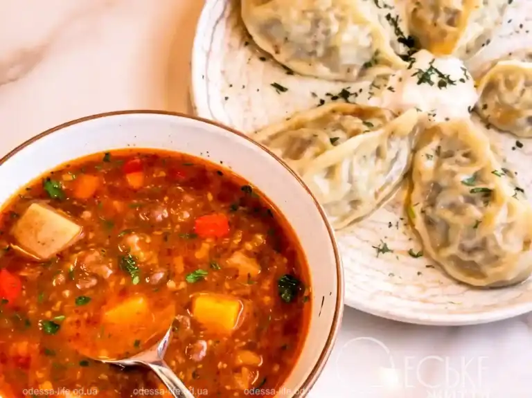 Мантоварка - страви в кафе