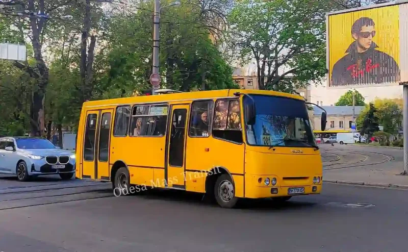 Маршрутка для інклюзивних пасажирів на вулицях Одеси