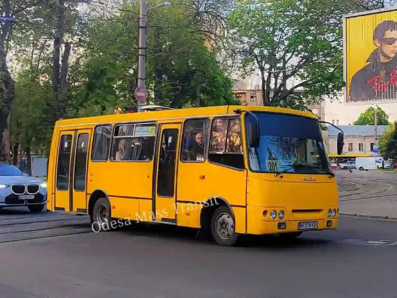 Маршрутка для інклюзивних пасажирів на вулицях Одеси