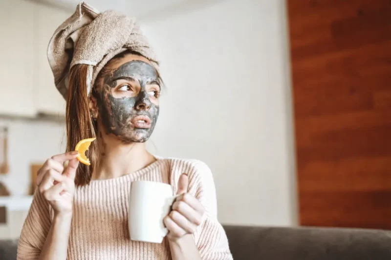 Маска на обличчя косметологічна