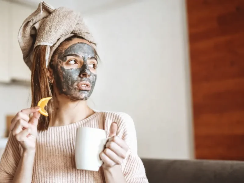 Маска на обличчя косметологічна