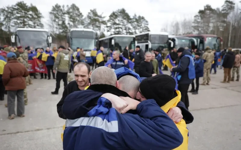 Україна повернула з російського полону 300 військових і двох цивільних