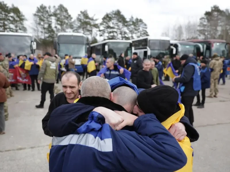 Україна повернула з російського полону 300 військових і двох цивільних