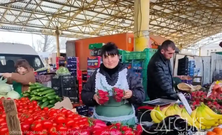 Продавці овочів на Привозі