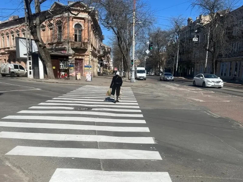 Специалисты КУ «СМЭП» начали весеннее обновление дорожной разметки в Одессе