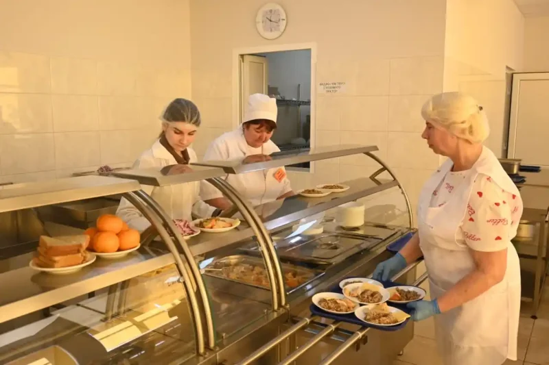 Шкільна їдальня