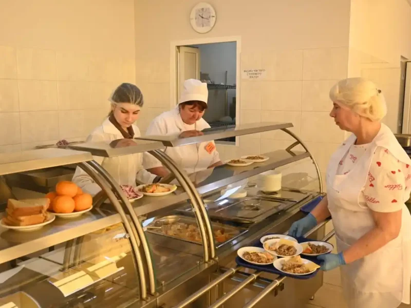 Шкільна їдальня