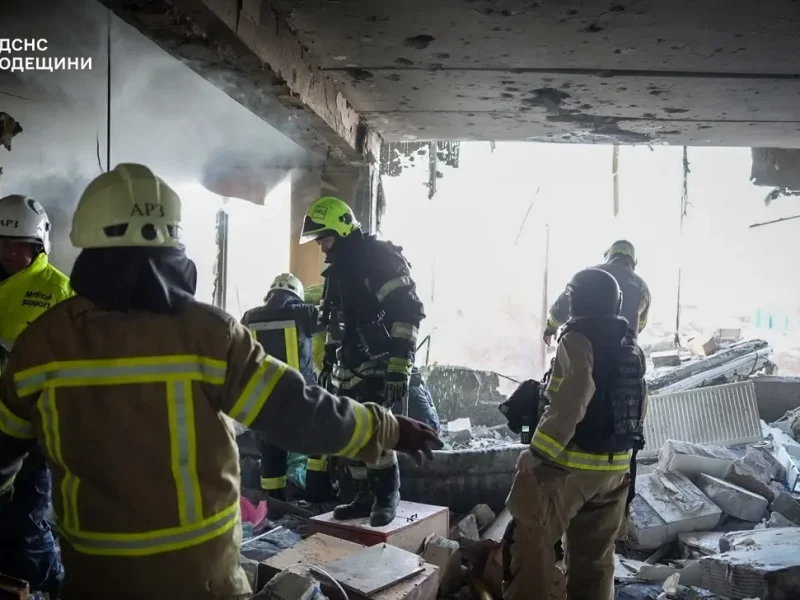 В Одессе ликвидируют последствия атаки на девятиэтажку