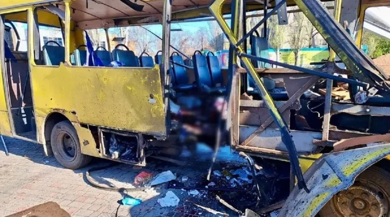 Российский FPV-дрон атаковал пассажирский автобус в Никополе: трое погибших и 16 раненых