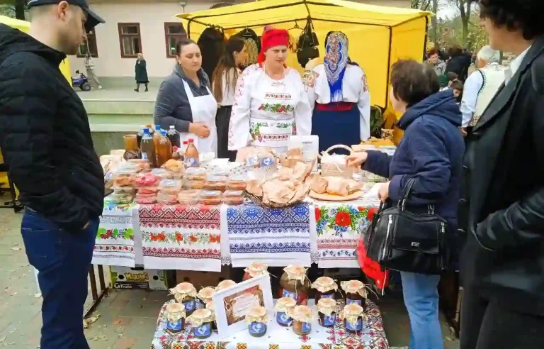 Базар у Рені