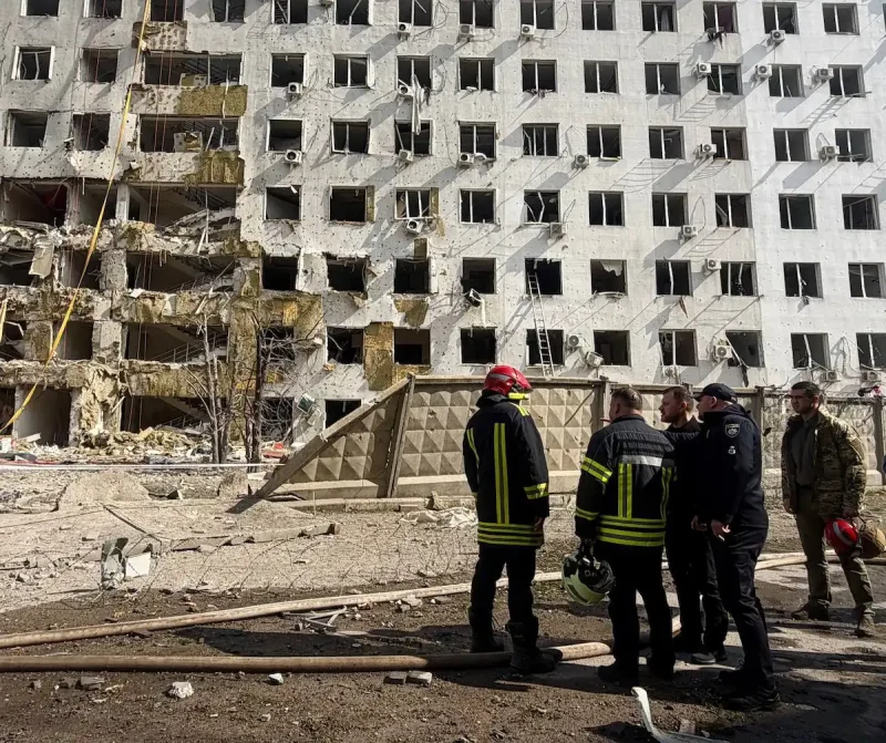 разрушенная многоэтажка в Одессе