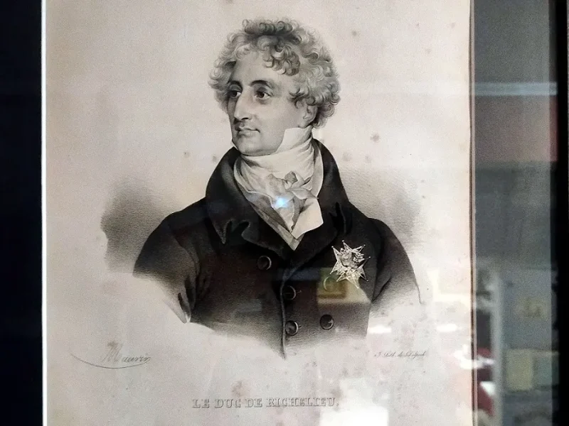 Старинная гравюра с портретом герцога де Ришелье в парадном мундире