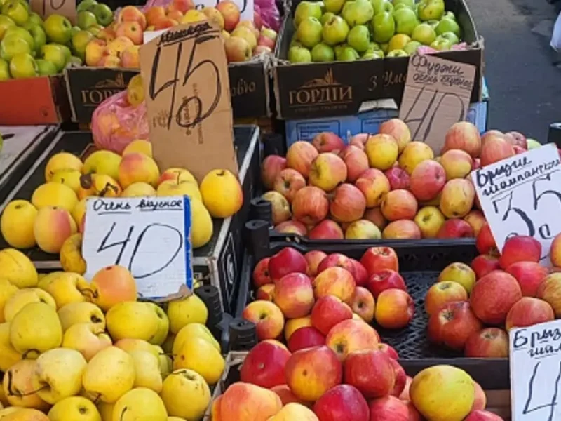 Цены на фрукты на рынке в Аккермане