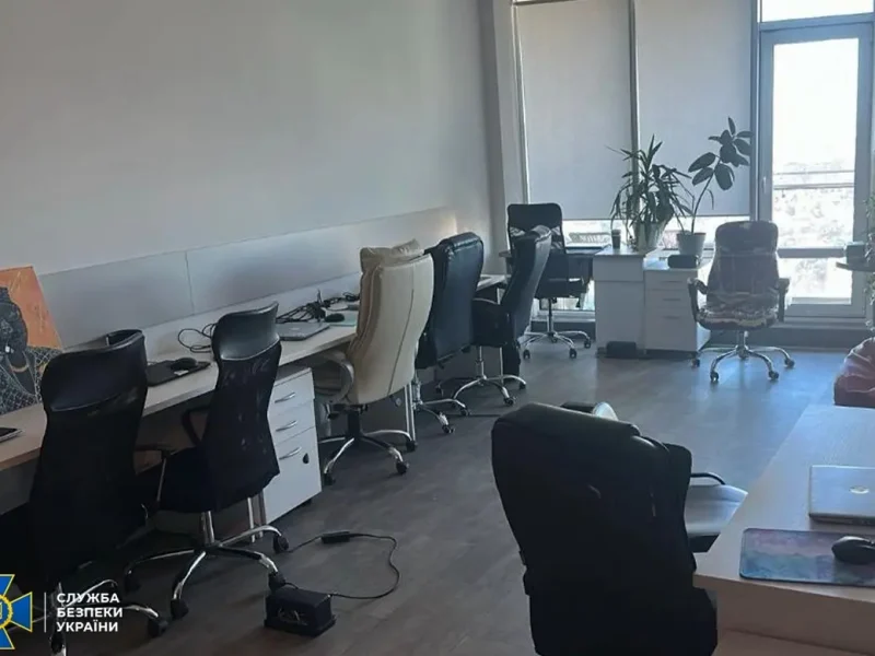 В Одессе правоохранители разоблачили масштабную схему криптомошенничества. Сотрудники СБУ совместно с Нацполицией ликвидировали подпольный кол-центр