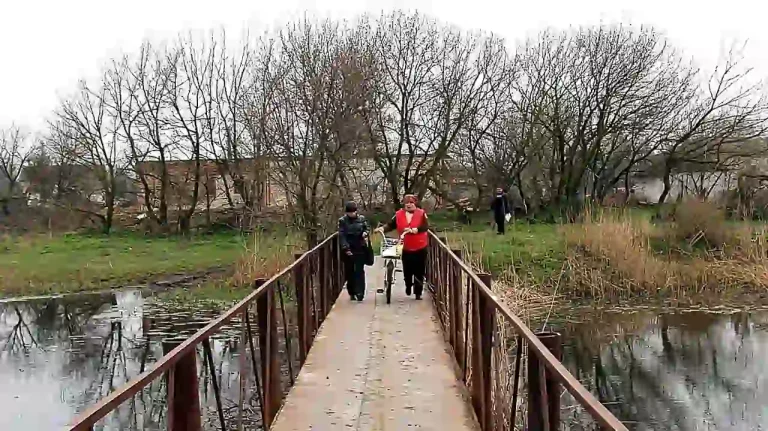 Місточок через Тилігул, що з_єднує Левадівку з Настасівкою