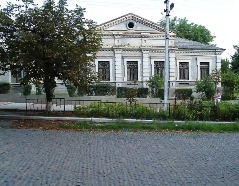 Музей і брусчатка в Ананьїві