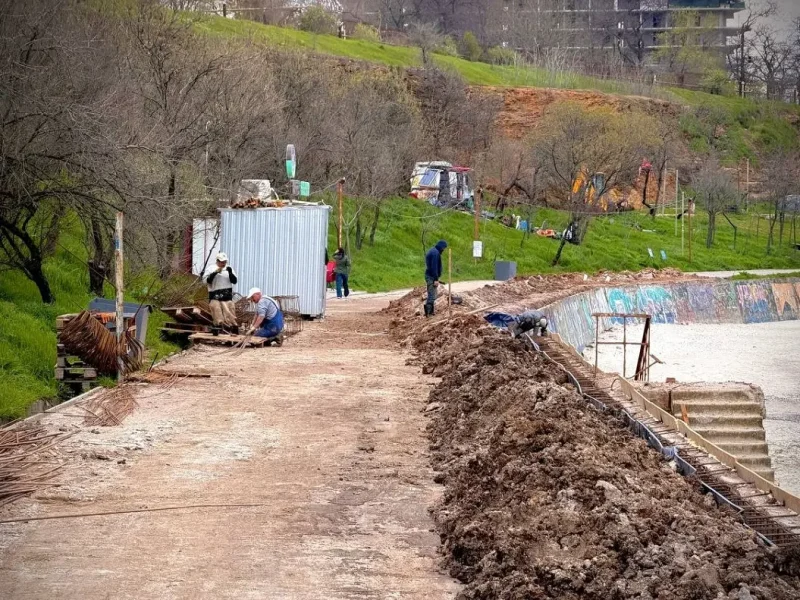 В Одесі тривають роботи з реалізації першої черги впорядкування набережної на 16-й станції Великого Фонтану – частини масштабного проєкту
