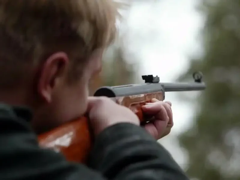 ребенок с оружием