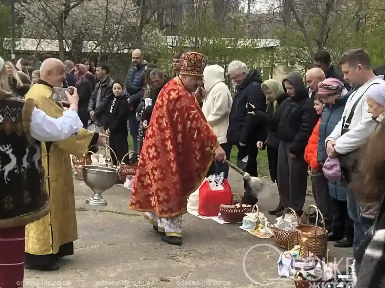 Пасхальна служба у гарнизонному храмі