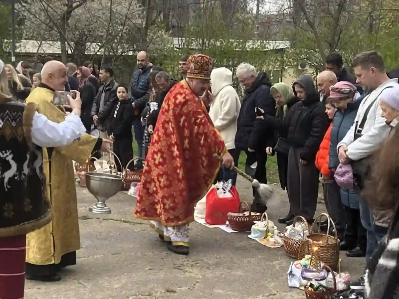 Пасхальна служба у гарнизонному храмі