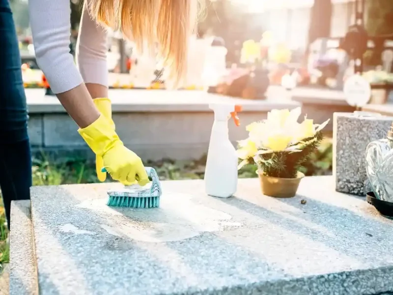 Прибирання могил