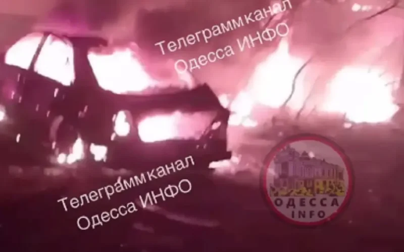 Нічна атака на Одесу 30 квітня: палають будинки та парковка